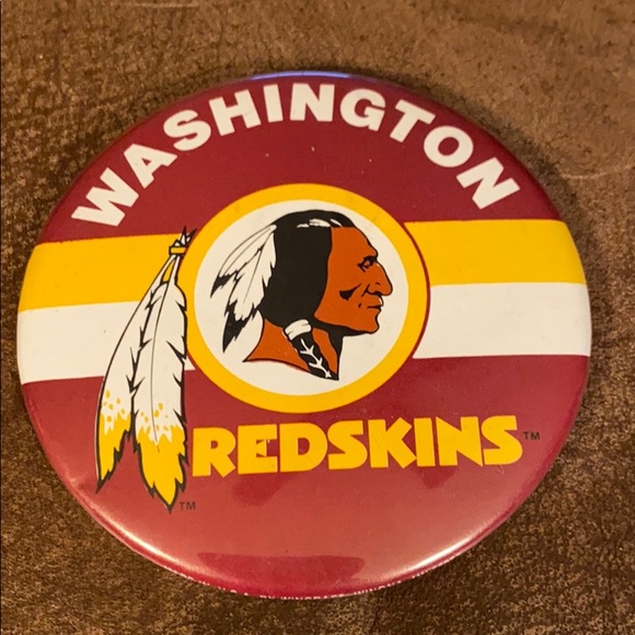 Washington Redskins Pin Back By Wincraft Collectible Sports Memorabilia - Picture 1 of 4